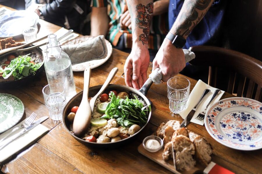 Reykjavik: Guided Foodie Walking Tour with 6 Tastings - Guides make the tour: stories between stops