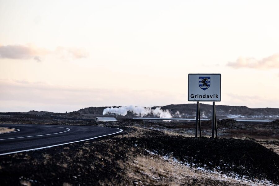 Reykjavik: Guided Tour to Volcano and Reykjanes Geopark - Meeting Up and Getting There Without Stress