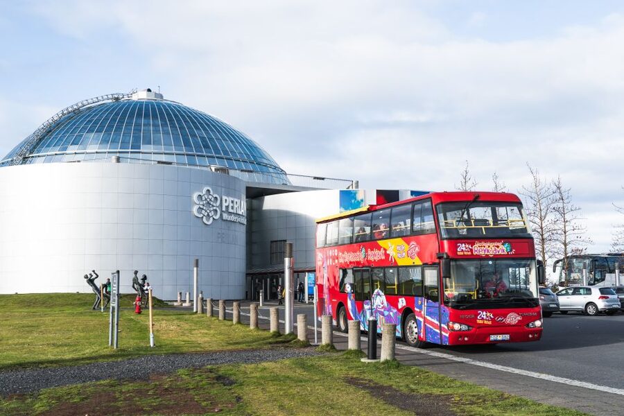 Reykjavík: Hop-On Hop-Off Bus and Perlan Museum Entry Ticket - How the 24-hour hop-on hop-off bus really works