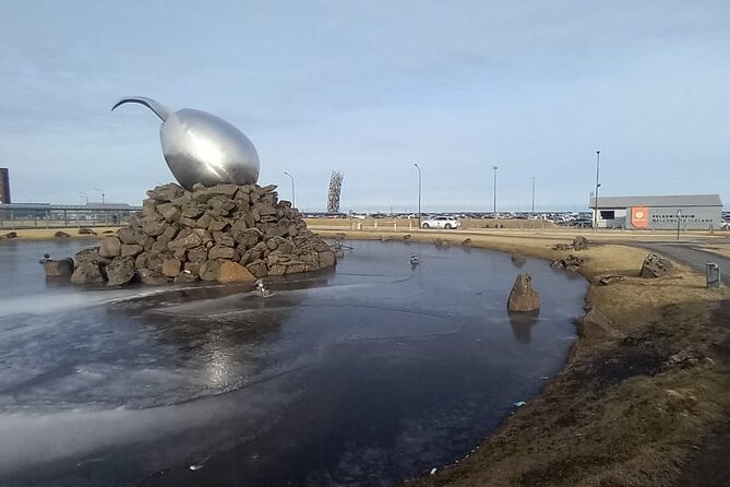 Reykjavik Iceland: Private Transfer to/from Keflavik Airport KEF - Return to KEF: Flight Tracking Meets Real Life