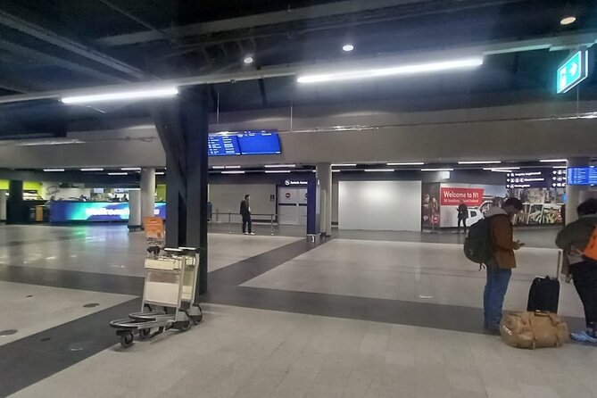 Reykjavik Iceland: Private Transfer to/from Keflavik Airport KEF - What the Ride Feels Like: Wi-Fi, Clean Vehicles, and Quiet Efficiency