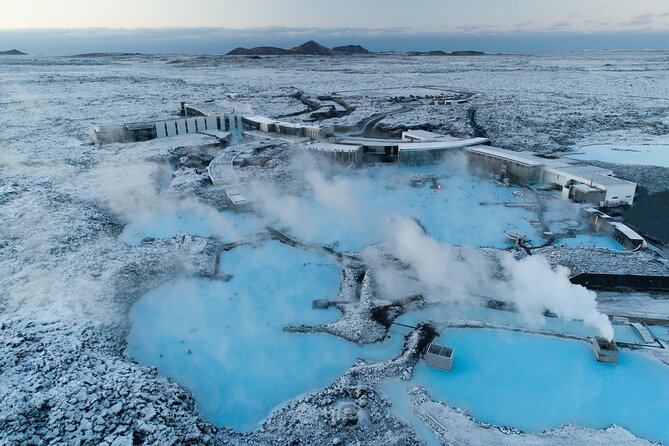 Reykjavik/Keflavik: Blue Lagoon Private Transfer - KEF Airport to Blue Lagoon: Flight Tracking Plus 75 Minutes to Breathe