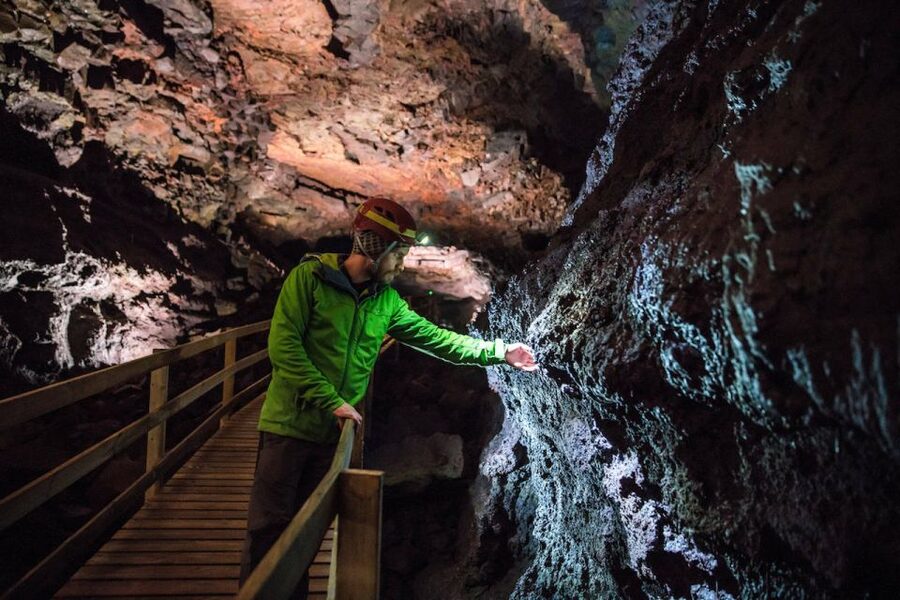 Reykjavik: Lava Cave, Hot Springs, Horses & Waterfalls Tour - Reykholt and Snorralaug: saga land with a working hot pool
