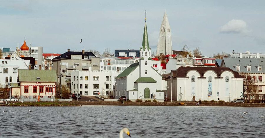 Reykjavik: Meet and Greet with a Local Guide - Should you book this Reykjavik meet-and-greet with a local guide?