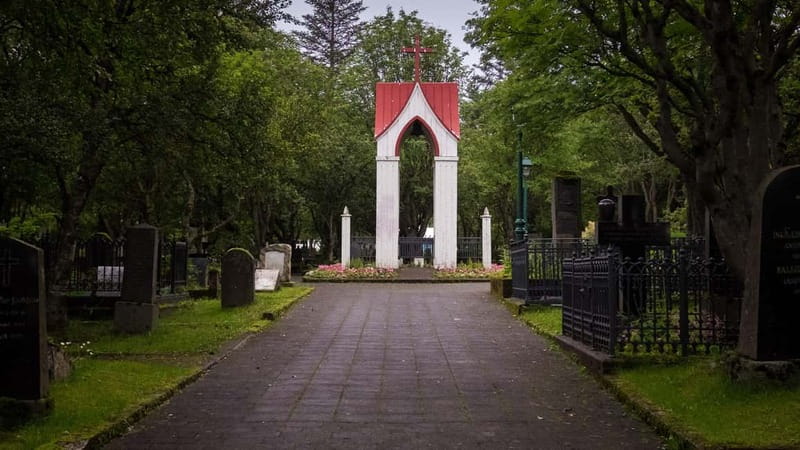 Reykjavik Midnight Sun Ghost Walk - Midnight Sun timing: why the Ghost Walk works with daylight