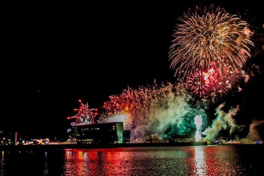 Reykjavik: New Year's Eve Fireworks Cruise - The Midnight Champagne Moment (and How to Make It Work)