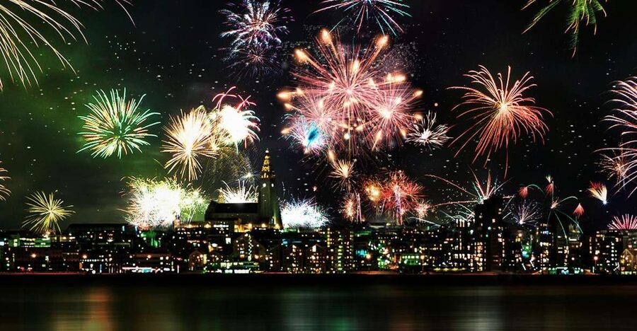 Reykjavik: New Years Fireworks Midnight Cruise - Champagne at Midnight: The Timing, the Moment, and the Toast