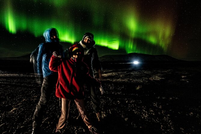 Reykjavik: Northern Lights Comfort Coach with Surprise - Comfort coach details that make or break a winter night
