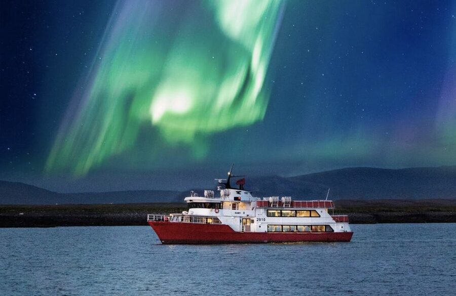 Reykjavík: Northern Lights Cruise - Imagine Peace Tower route (Oct-Dec) and why it adds value