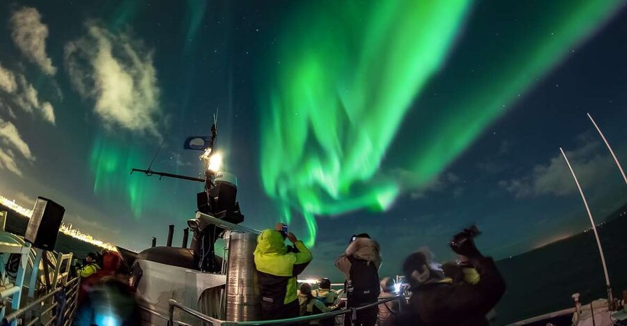 Reykjavik: Northern Lights Guided Boat Tour - Leaving Reykjavik’s glow: why a boat beats standing still