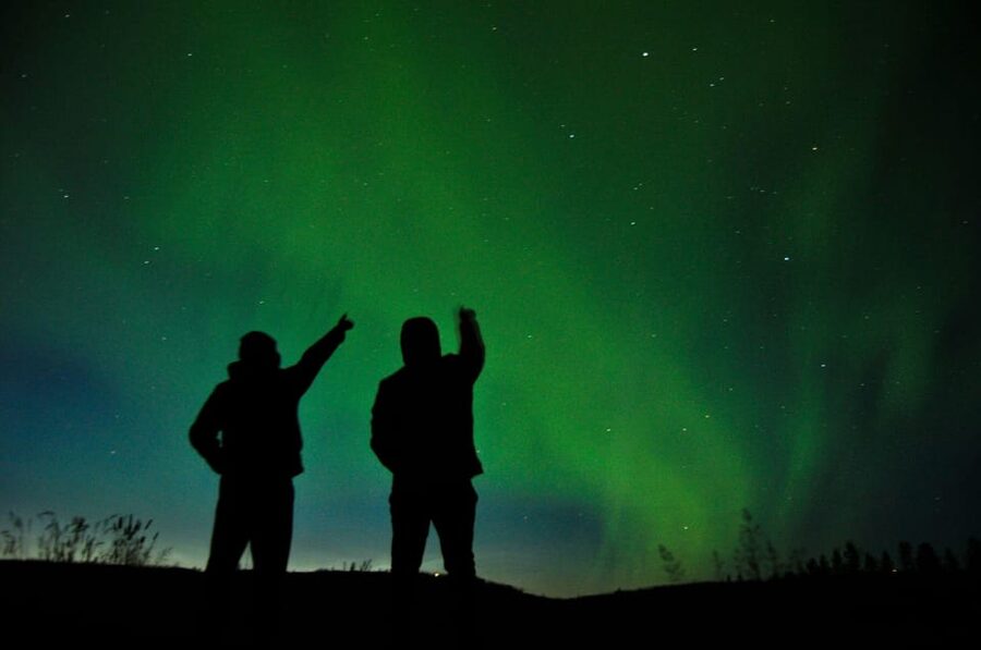Reykjavik: Northern Lights Super Jeep Tour - Hot Chocolate, Photo Help, and Free Wi-Fi on the Night Drive