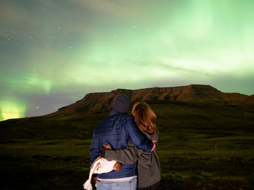 Reykjavik: Northern Lights Tour w/Pro Photos - Small Group - Viking Costumes and Weapon Replicas: Why It Works in the Dark