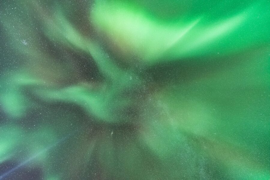 Reykjavik: Northern Lights Tour with Free Photos & Hot Cocoa - Why a bus tour is the smart move for Reykjavik aurora nights