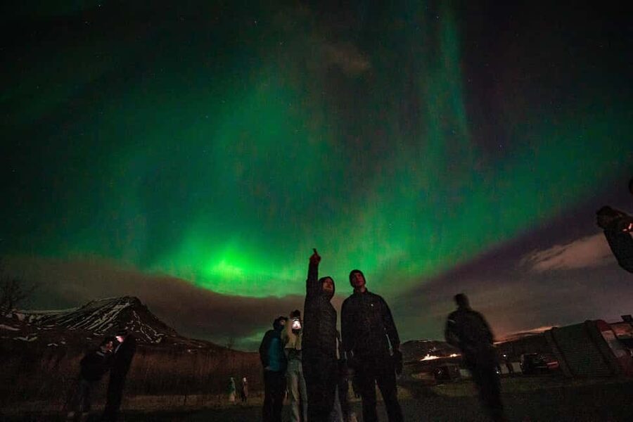 Reykjavik: Northern Lights Tour with Free Photos & Hot Cocoa - How the guide finds the best chance of aurora activity