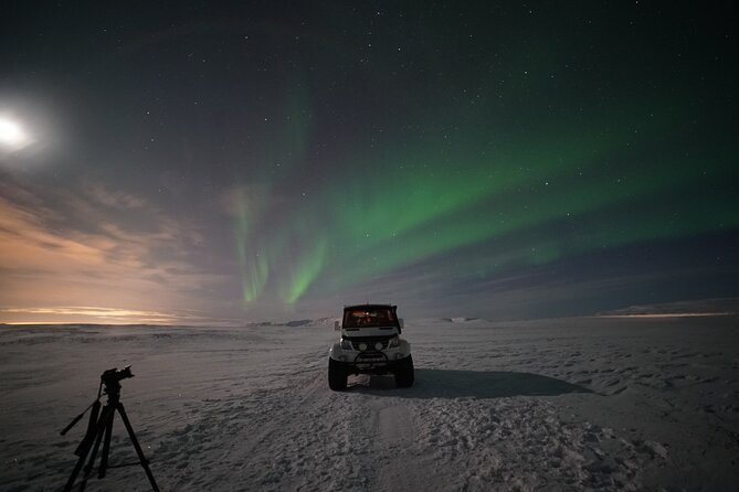 Reykjavik Northern Lights Tour with Pro Aurora Photos Small Group - Stop details: what happens during the viewing time outside