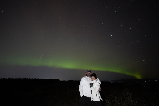 Reykjavik Northern Lights Tour with Pro Aurora Photos Small Group - Snacks, cocoa, and the psychology of waiting