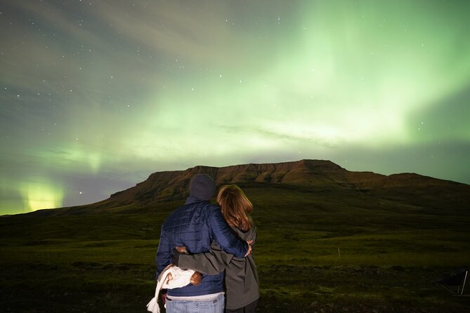 Reykjavik Northern Lights Tour with Pro Aurora Photos Small Group - Night one out: the aurora hunt and why the route changes