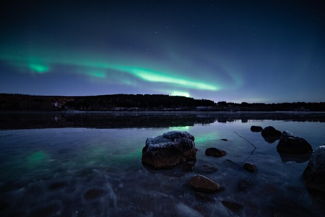 Reykjavik Northern Lights Tour with Professional Photographer - Warm comfort food, warm blankets, and staying out in the cold longer
