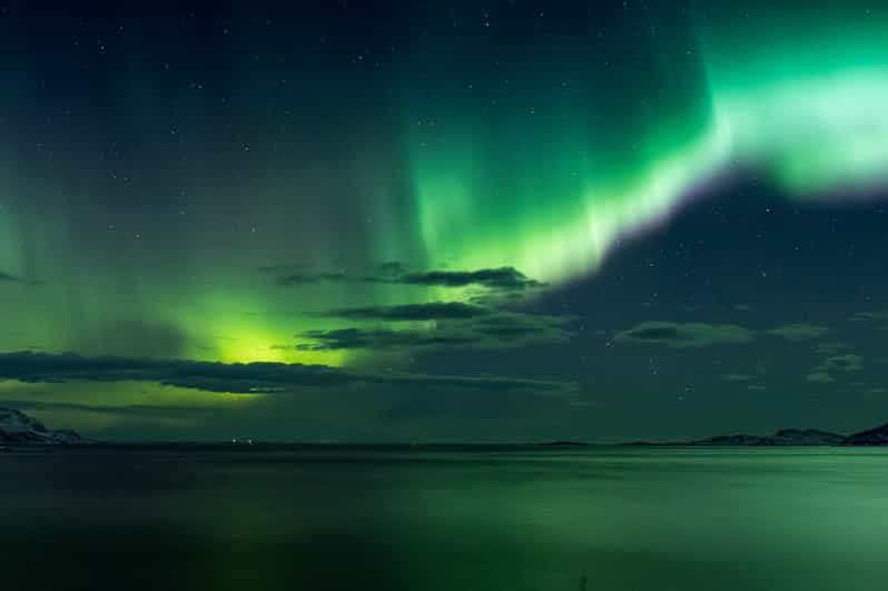 Reykjavik: Northern Lights with Icelandic Treats - How the northern lights hunt works from Reykjavik