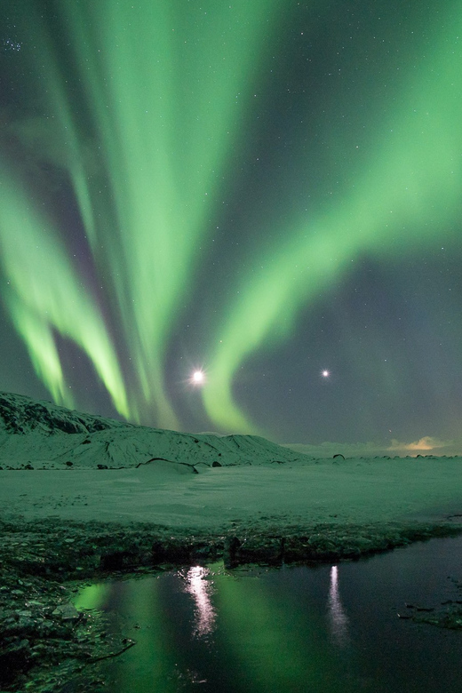 Reykjavik: Northern Lights with Icelandic Treats - Minibus ride and the viewpoint timing you should plan around