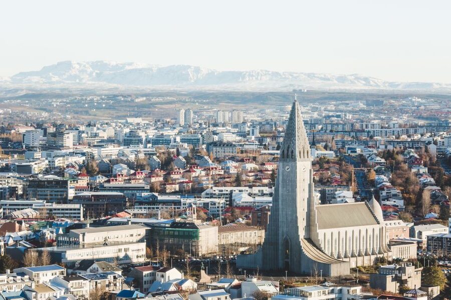Reykjavik: Panoramic Helicopter Flight with Summit Landing - Pilot energy and why calm matters in a helicopter
