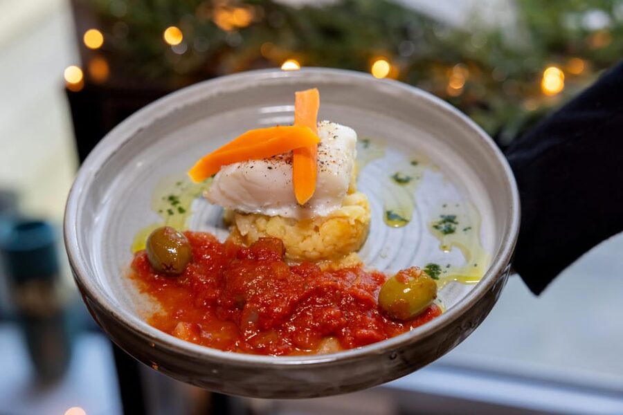 Reykjavik: Private Folklore & Food Walking Tour - Finding your guide at Ingólfur Square (and why it matters)