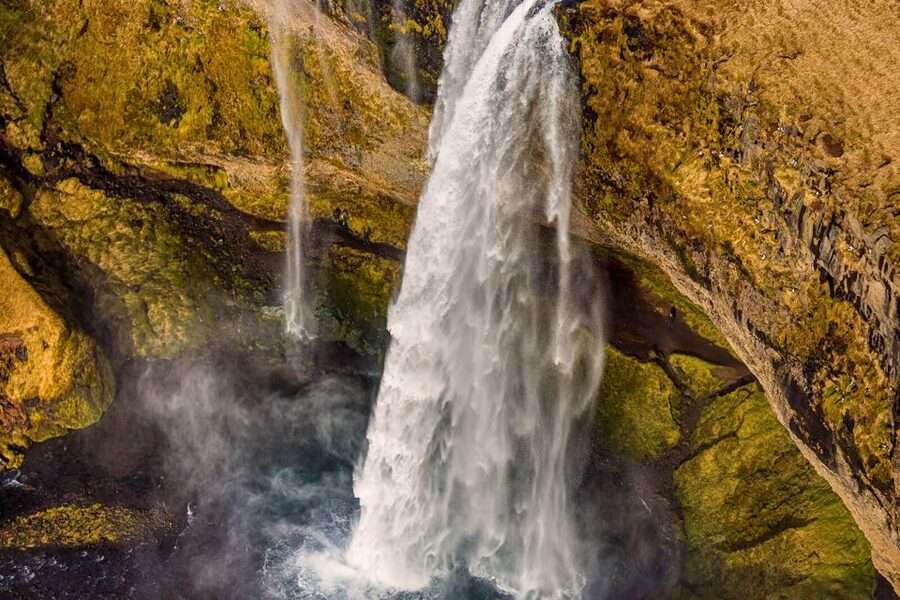 Reykjavik: South Coast, Diamond Beach, and Jökulsárlón Tour - Seljalandsfoss: the waterfall where you can walk behind the curtain