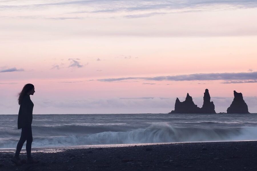 Reykjavík: South Coast Waterfalls, Black Sand & Glacier Tour - Bus comfort, rest breaks, and managing a long day
