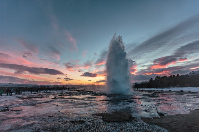 Reykjavik: The Lava Tunnel and Golden Circle Small-Group Tour - Raufarhólshellir lava tunnel: what caving is really like