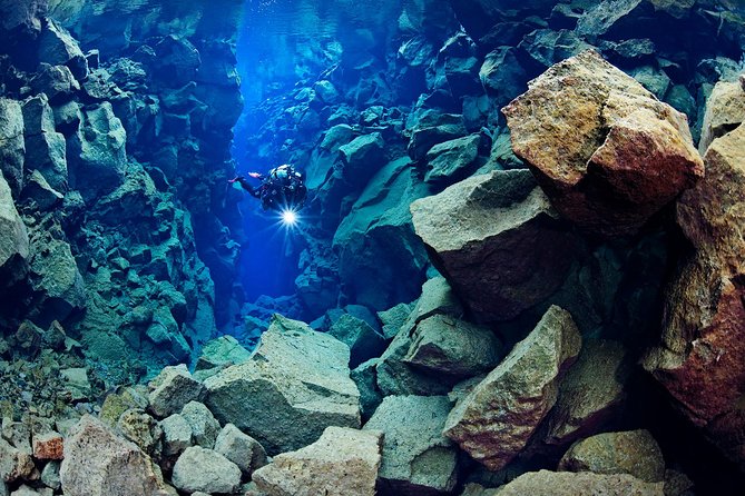Silfra: Diving Between Tectonic Plates - Meet on Location - Entering Silfra’s tectonic-plate playground
