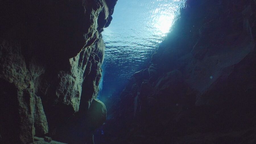 Silfra: Diving Between Tectonic Plates - Thingvellir UNESCO geology: the “why” behind the cracking earth