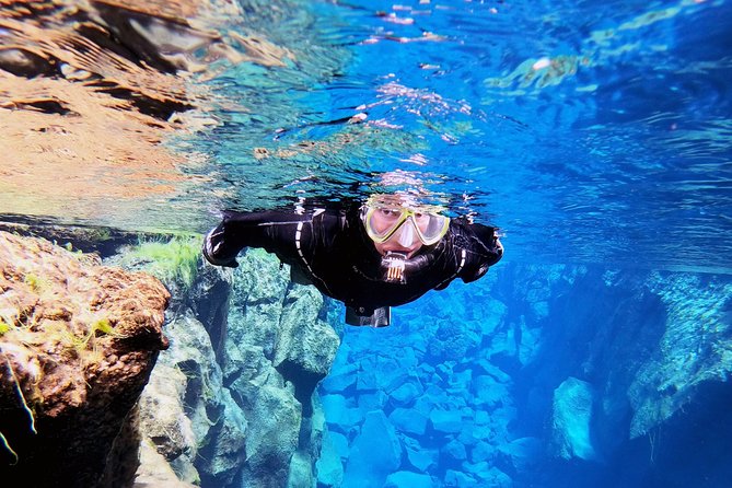 Silfra Drysuit Snorkeling with Free Photos - Meet on Location - Meeting at Thingvellir: the “get ready” phase is part of the journey