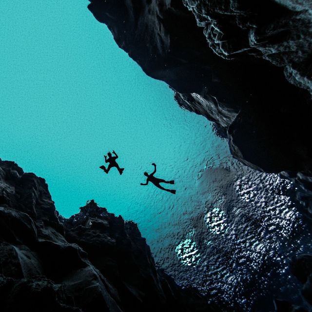 Silfra: Leidarendi Lava Caving & Snorkeling Tour with Photos - Wetsuit vs drysuit: how to stay comfortable without ruining the day