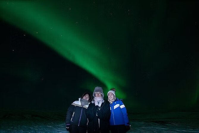 Small Bus Northern Lights Tour from Reykjavik at 9:30 pm - When Reykjavik’s Night Sky Is Ready, This Time Slot Fits