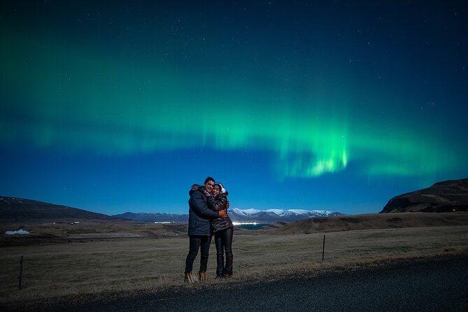 Small Bus Northern Lights Tour from Reykjavik at 9:30 pm - What to Bring (So You Can Actually Enjoy the Hunt)
