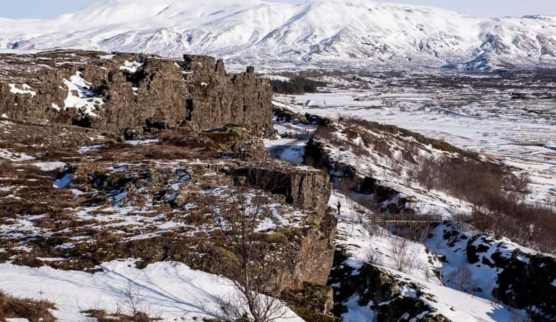 Small Group Golden Circle in Spanish: From Cruise Terminal - Þingvellir National Park: walking between plates and understanding Alþingi in Spanish