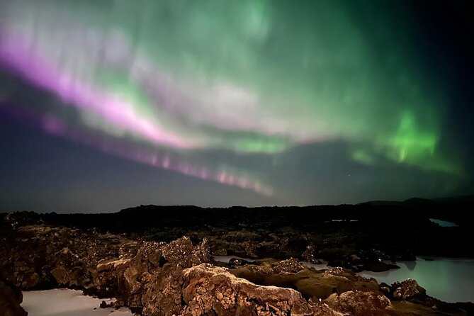 Small group Hunting for the Northern Lights in Reykjavík engrus - Forecasts, Local Expertise, and the Point of Driving Outside the City