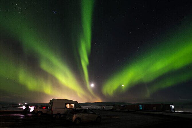 Small-Group Tour: Northern Lights with Photos & Hot Chocolate - The guide’s storytelling adds real value to the night