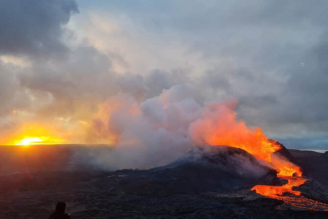 Small Group Volcano Hike with a Professional Geologist - Gear and clothing checklist for wind, rain, and muddy lava
