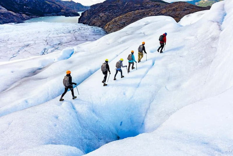 Sólheimajökull Glacier Hike - Getting there and gear up: what the first hour actually does