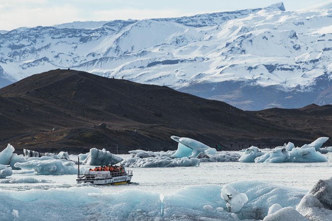 South Coast, Diamond Beach and Glacier Lagoon Day Tour - Skaftafell and Vatnajökull National Park views: the bus tour advantage
