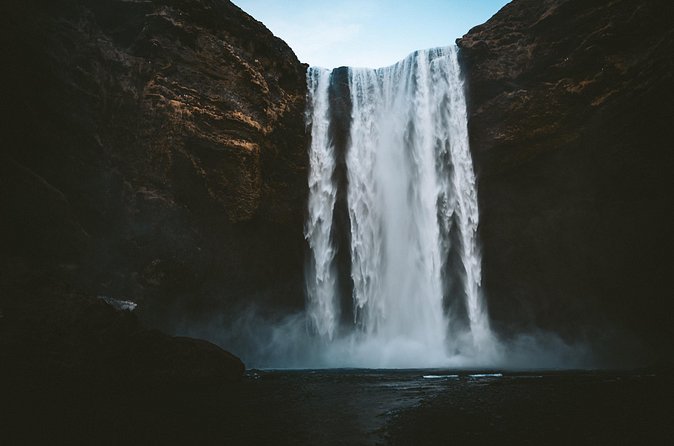 SOUTH COAST : The Discovery - Stop 2: Reynisfjara black sand beach, basalt columns and quick wonder