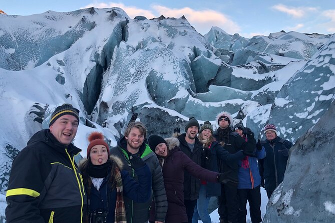South Iceland Highlights and Northern Lights Combo Full-Day Tour - Stop 4: Vík lunch break, time to warm up