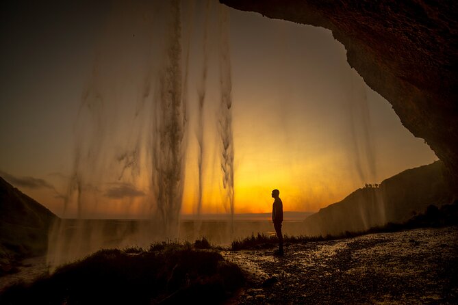 South Iceland Highlights and Northern Lights Combo Full-Day Tour - Stop 5: Seljalandsfoss, walking behind the waterfall