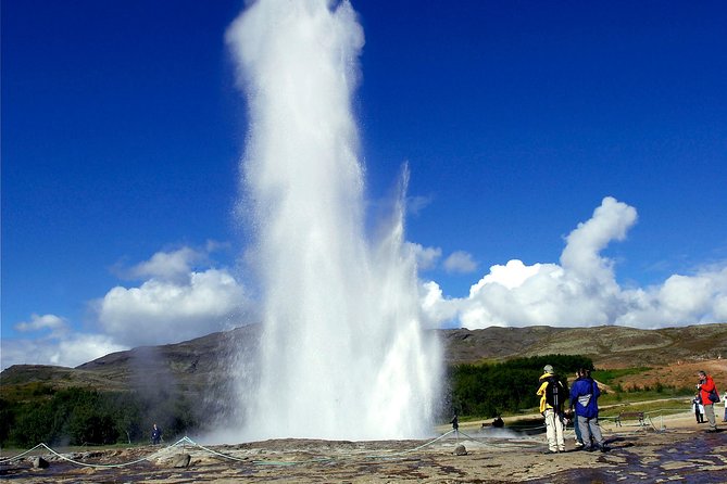 The Golden Circle Guided Bus Tour from Reykjavik - Guides and the difference between facts and fun