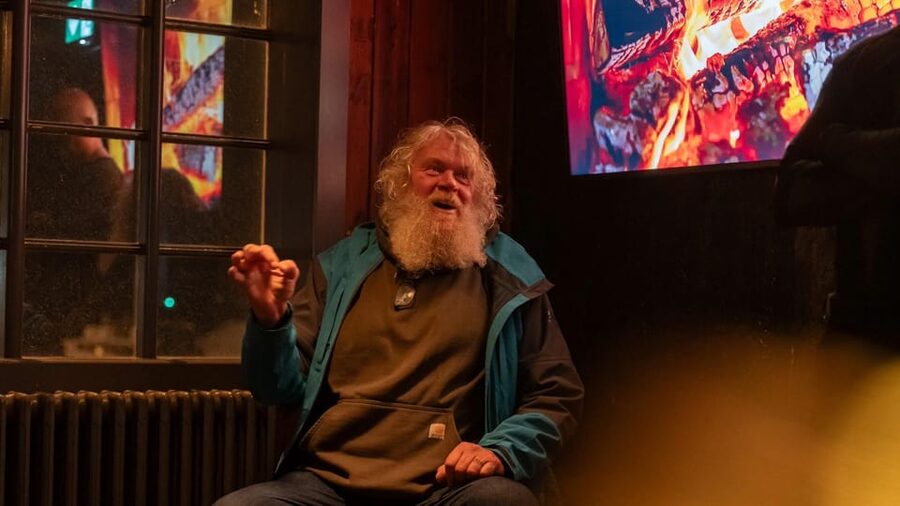 The Icelandic Storyteller - A baðstofa, not a theater, is the whole point