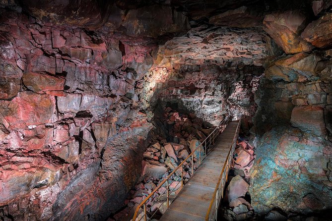 The Lava Tunnel Tour - Raufarhólshellir - What the tunnel walk feels like: uneven ground, stairs, and real darkness