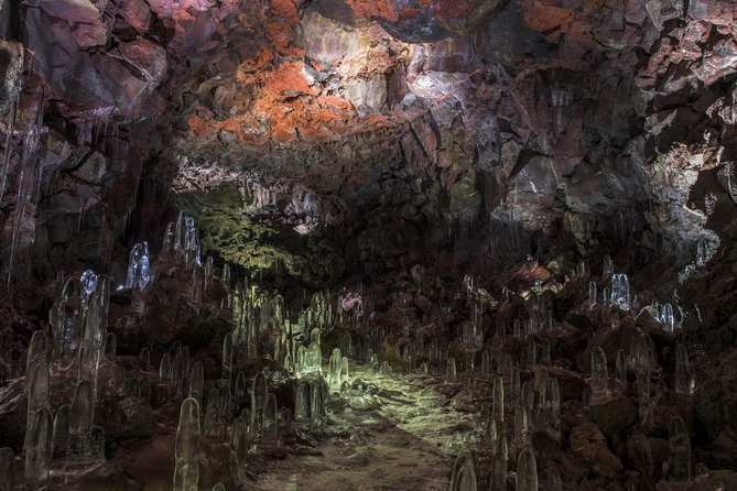 The Lava Tunnel Tour - Raufarhólshellir - Photos and camera time in a cave with minimal light