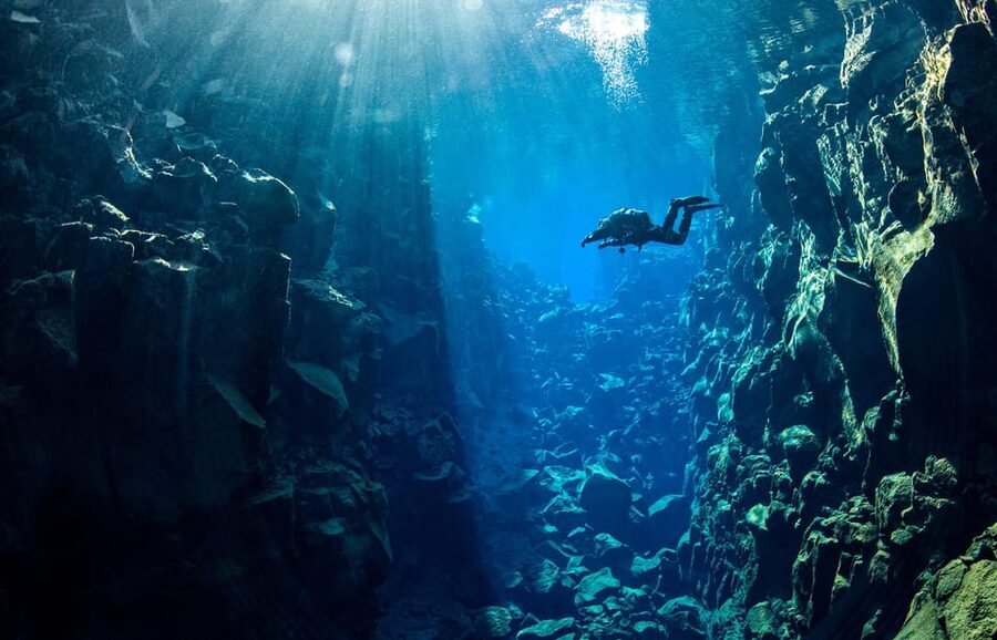 Thingvellir: Silfra Fissure Diving with Optional Pickup - Guides and small-group pacing: what stays calm in a cold place
