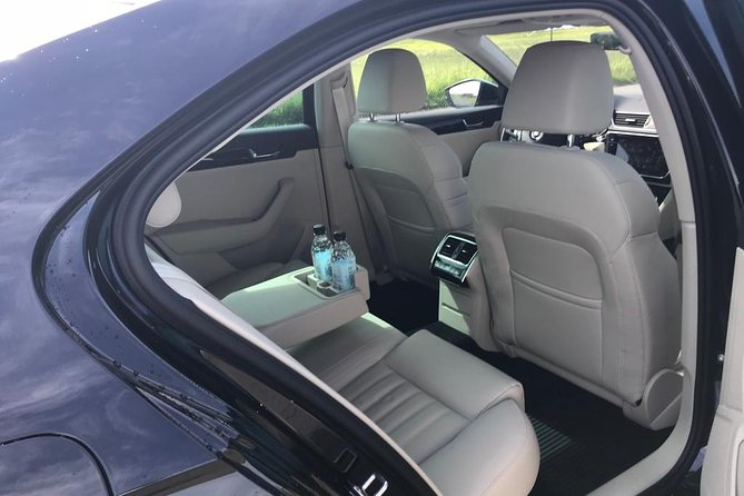 Transfer from Reykjavik - Private airport transfer to KEF Airport - Door-to-door Reykjavik pickup, then straight to KEF